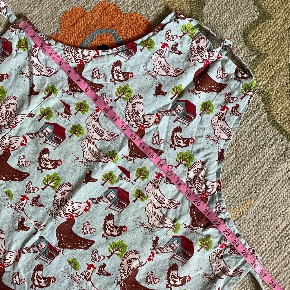 Crate & Barrel I Farmhouse Hen Apron